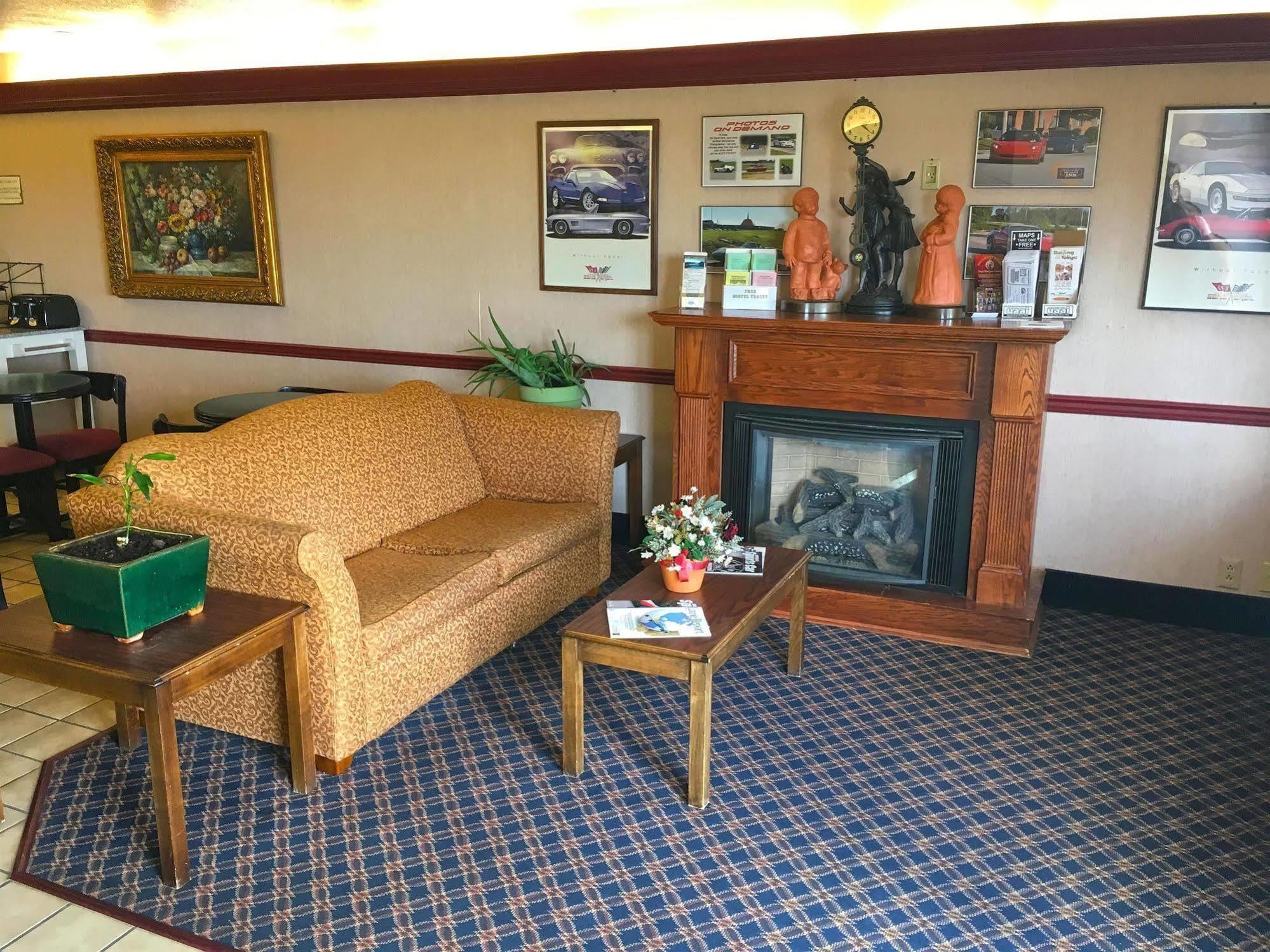 Country Hearth Inn - Боулинг Грийн Екстериор снимка