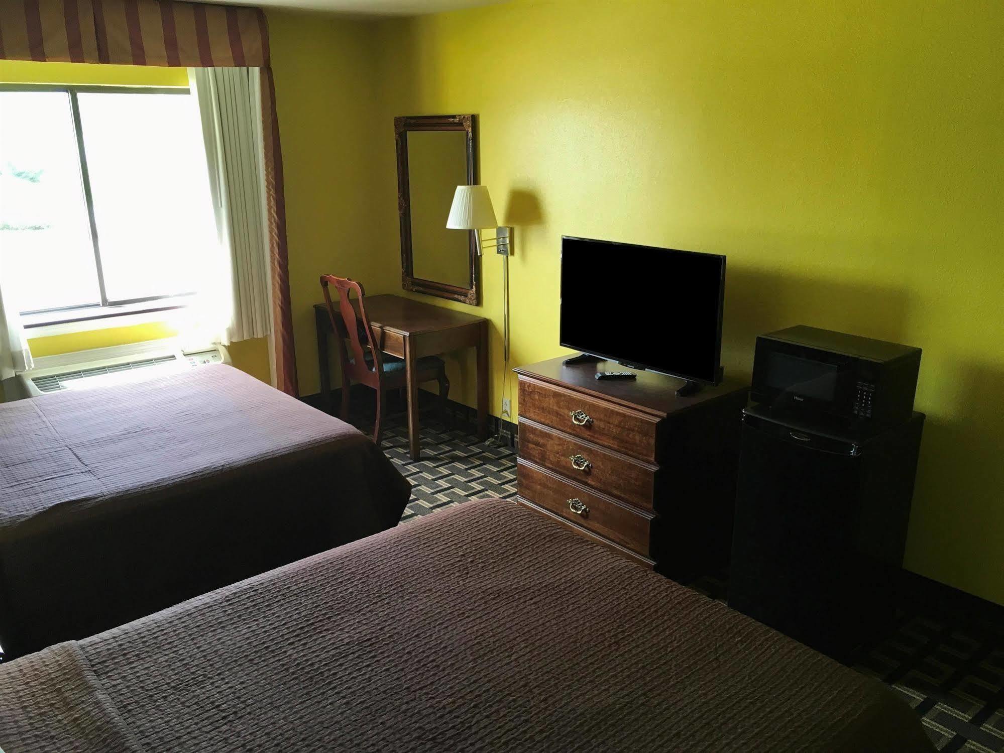 Country Hearth Inn - Боулинг Грийн Екстериор снимка