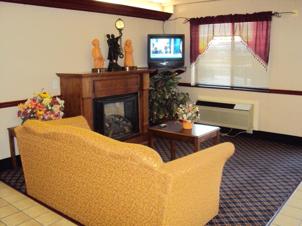 Country Hearth Inn - Боулинг Грийн Екстериор снимка